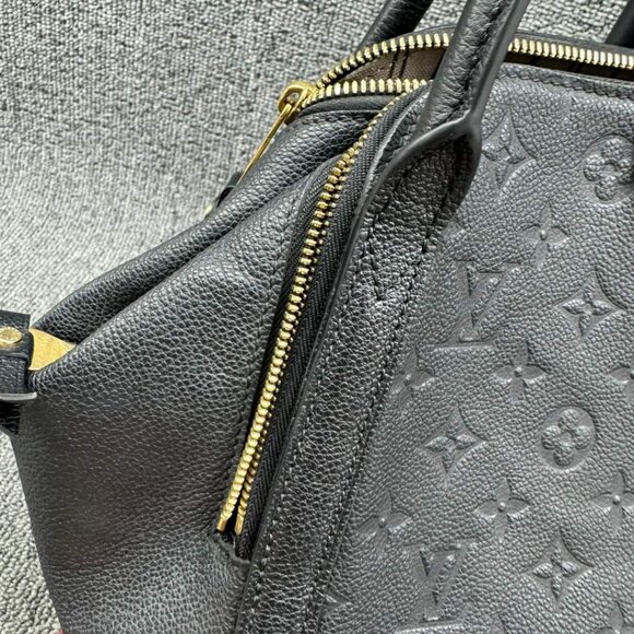 100%  Authentic Louis Vuitton Marais MM Empreinte Shoulder Bag - Picture 4 of 11